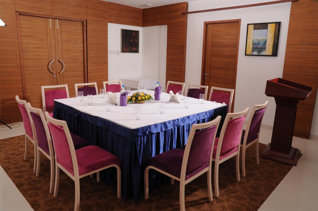 Biverah Hotel & Suites Тривандрум Экстерьер фото